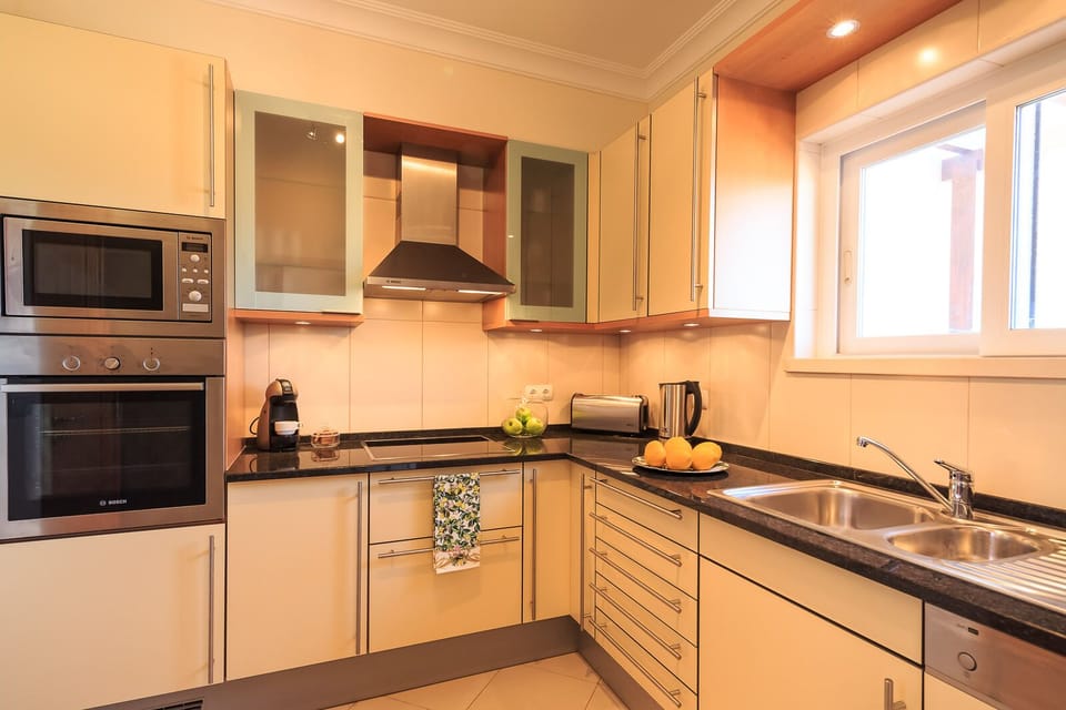 Modern and fully equipped kitchen