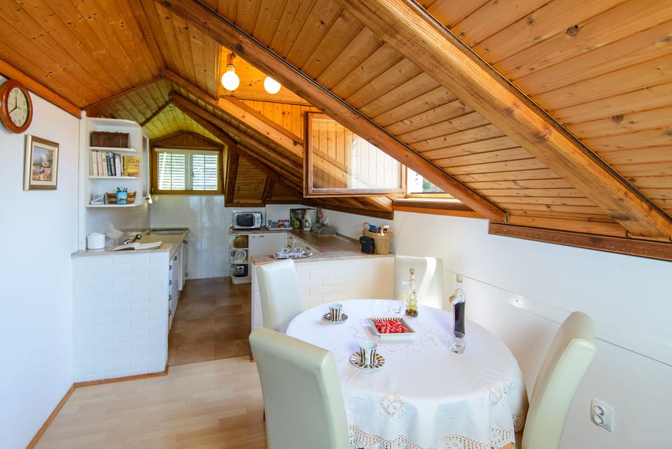 dining table & kitchen