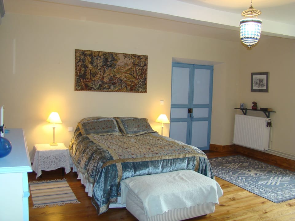 Blue Bedroom. Kingsize bed

