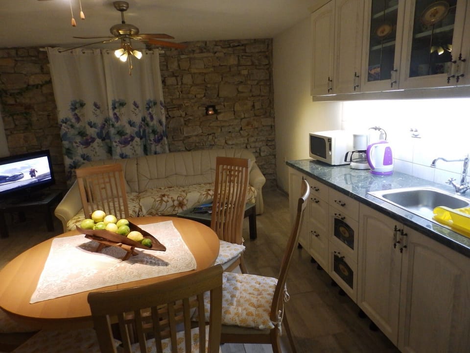 Fully equipped kitchen and living room