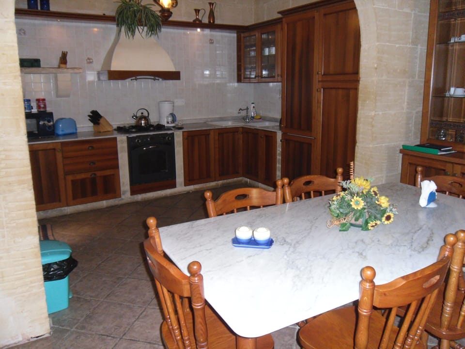 Kitchen/Dining Area