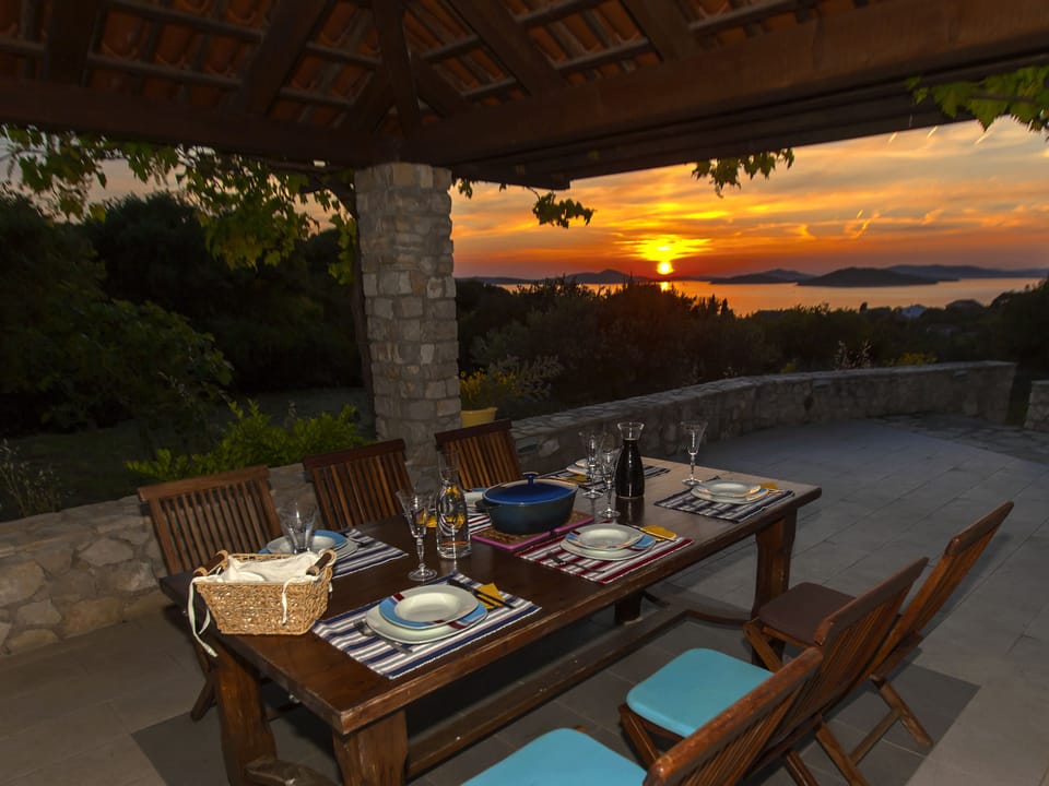 You would love to sit on the terrace for hours and just stare at scenes!