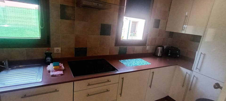 Full size fridge/freezer also complements enough kitchenware for 8 people