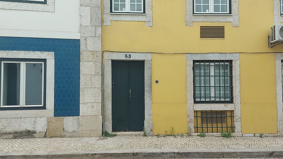 Back entrance: Rua do Ferragial