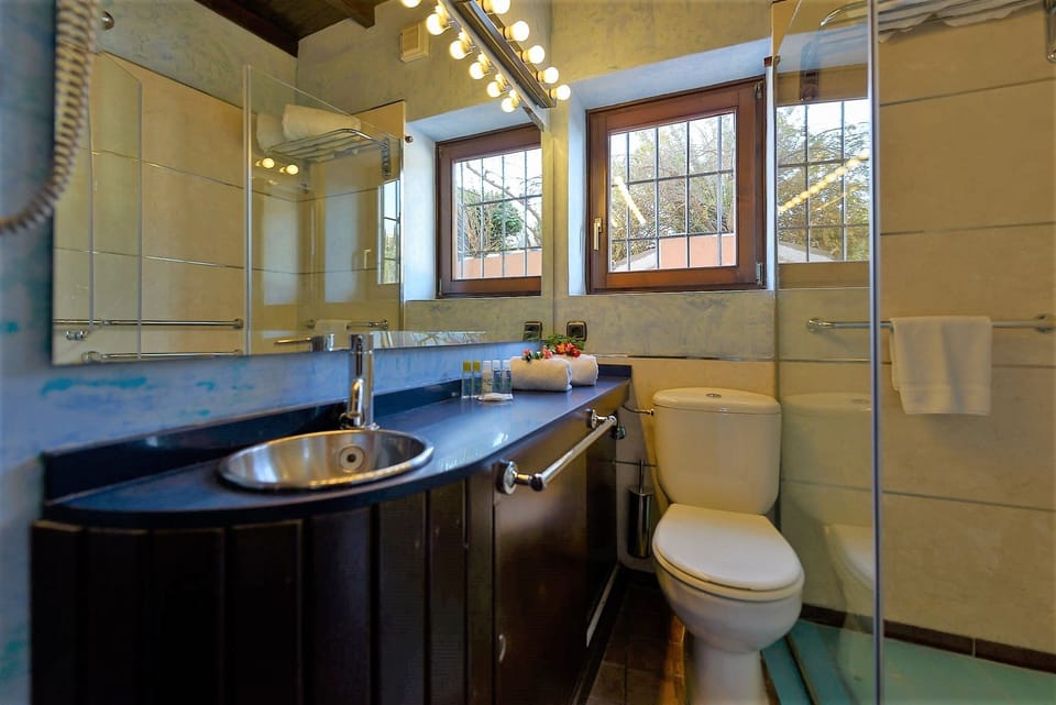 Bathroom upper floor - Cuarto de baño planta superior