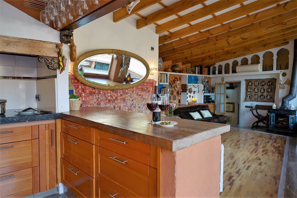 Kitchen open to living room - Cocina abierta al salón