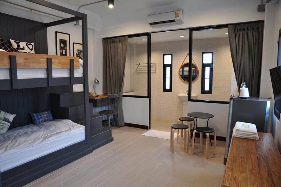 Deluxe Twin Room | Desk, free WiFi
