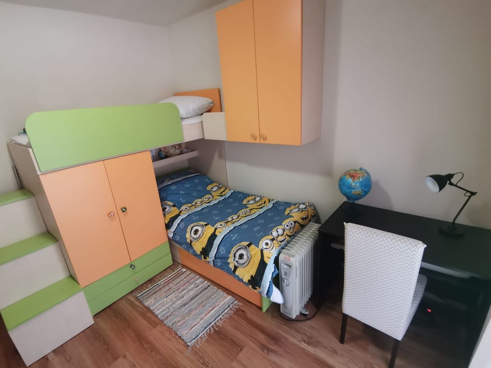 Bedroom 2 beds
