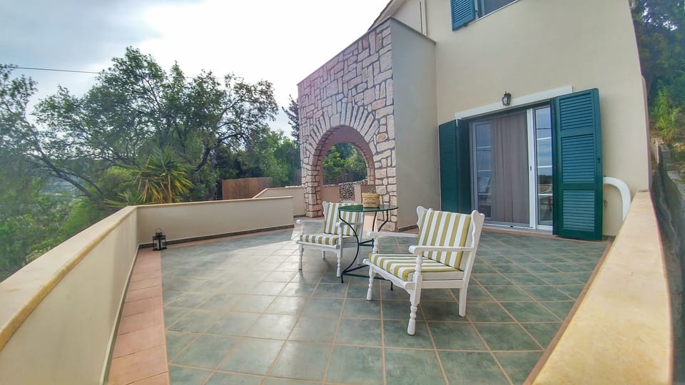 Huge veranda in the main floor