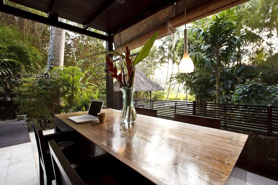 breakfast area outside