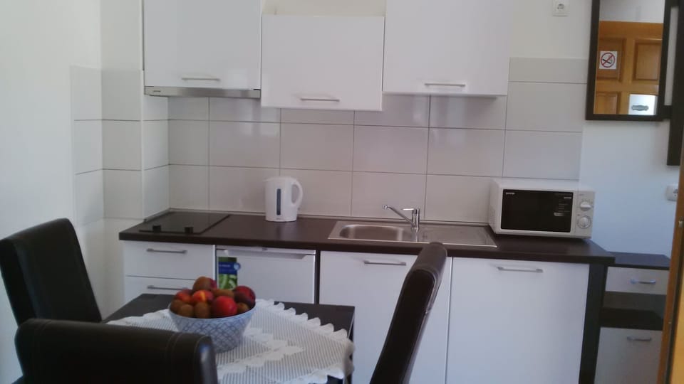Kitchen, dining area