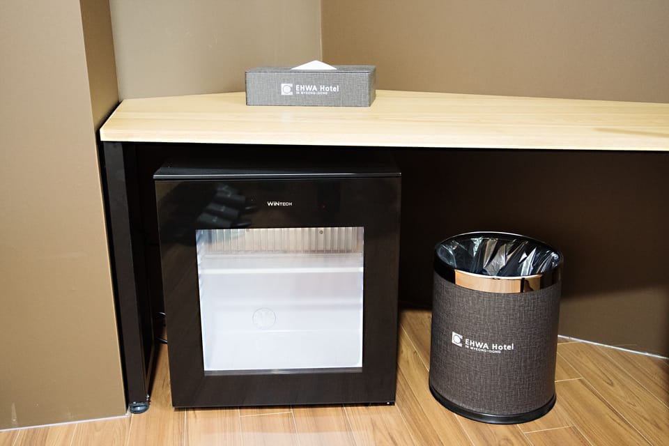 Basic Triple Room, Multiple Beds, Non Smoking | Mini-refrigerator