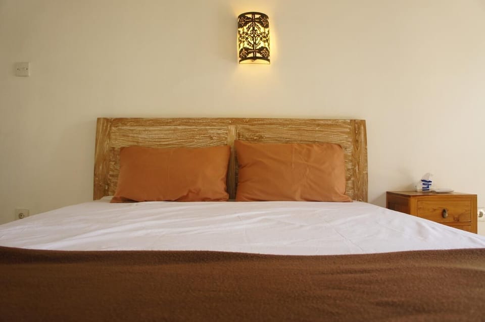 Big Bed | Free WiFi, bed sheets