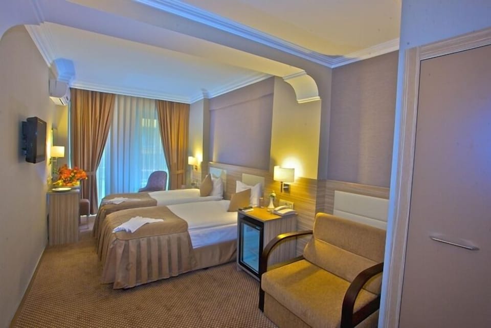 In-room safe, desk, soundproofing, free WiFi