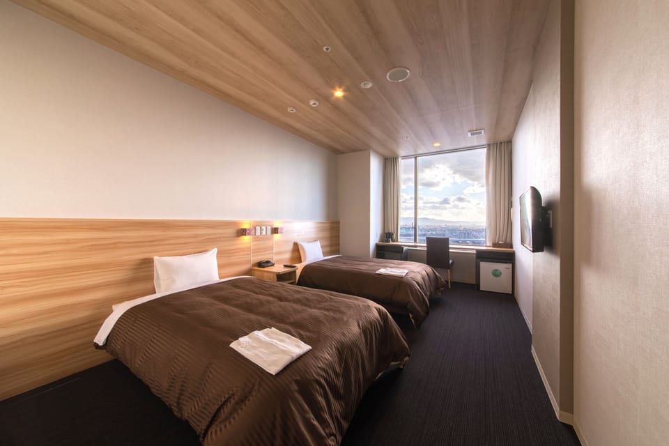 Standard Twin Room, Non Smoking | Desk, blackout drapes, WiFi (free), bed sheets