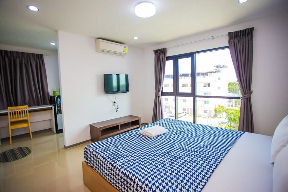VIP Room  | Desk, blackout drapes, free WiFi, bed sheets