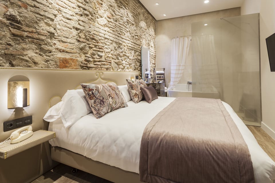 Superior Double Room | Down comforters, minibar, in-room safe, desk