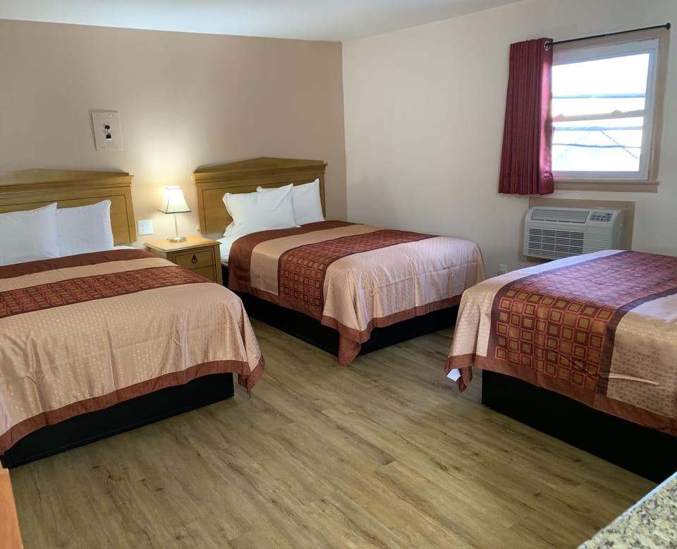 Family Suite, Multiple Beds, Non Smoking | Desk, free WiFi, bed sheets