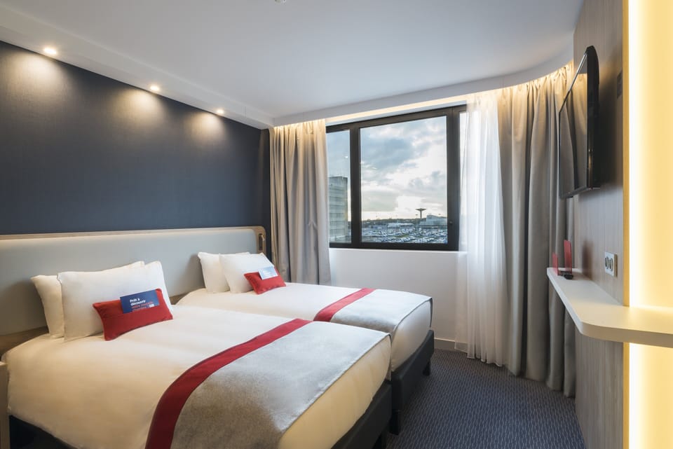 Hypo-allergenic bedding, in-room safe, desk, laptop workspace