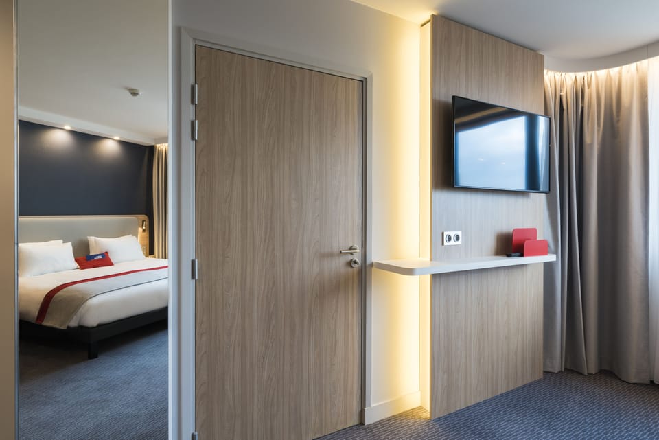 Standard Room, 1 Double Bed (Free Breakfast) | Hypo-allergenic bedding, in-room safe, desk, laptop workspace