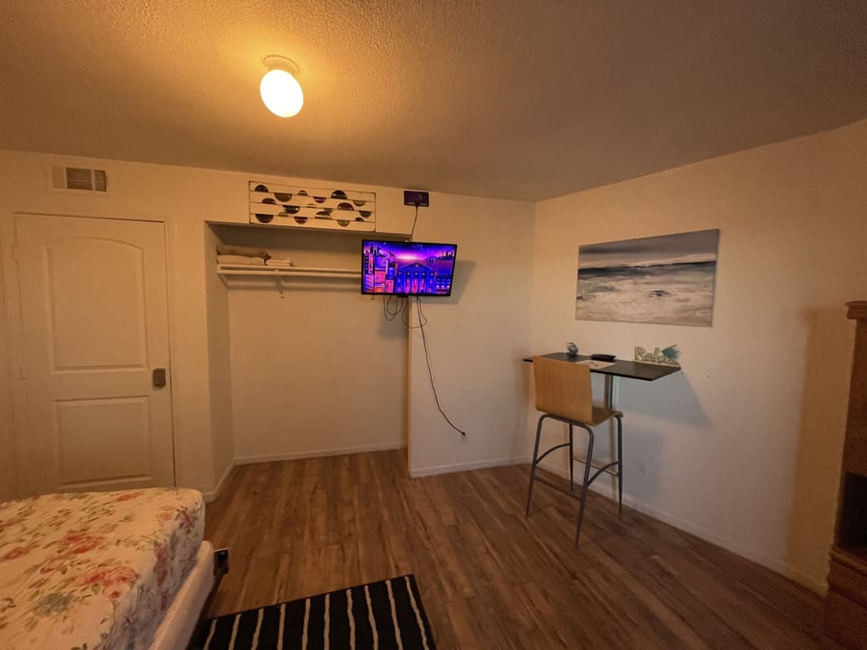 Basic Double Room, 1 Queen Bed, Balcony, City View | 4 bedrooms, iron/ironing board, WiFi (surcharge), bed sheets