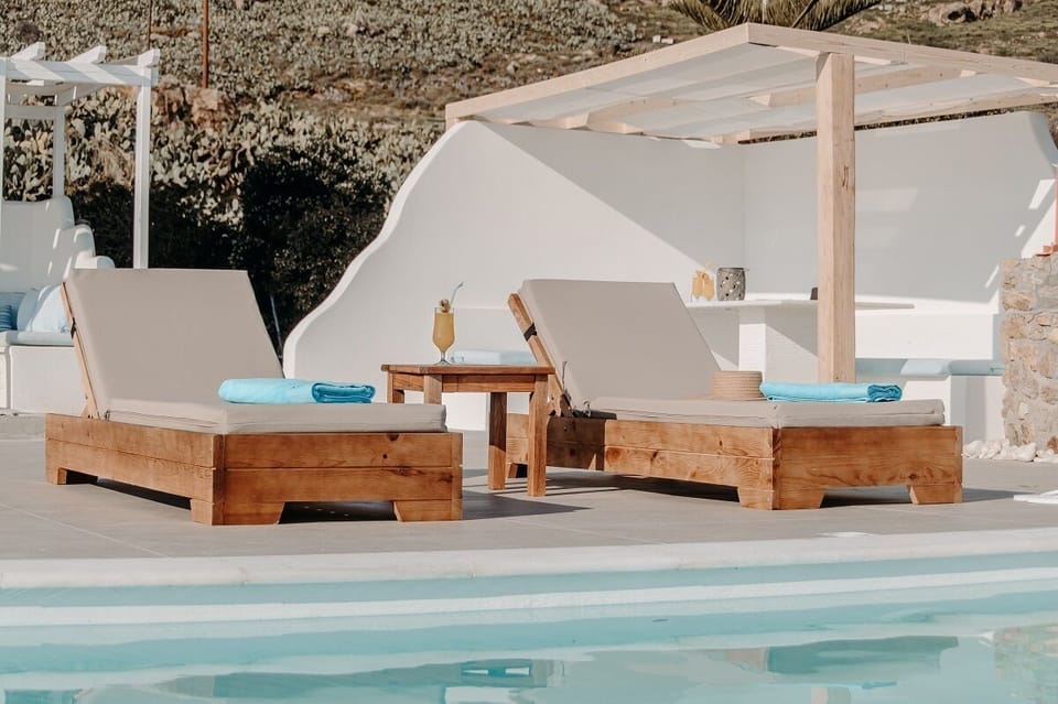 Outdoor Facilities - Sunbeds