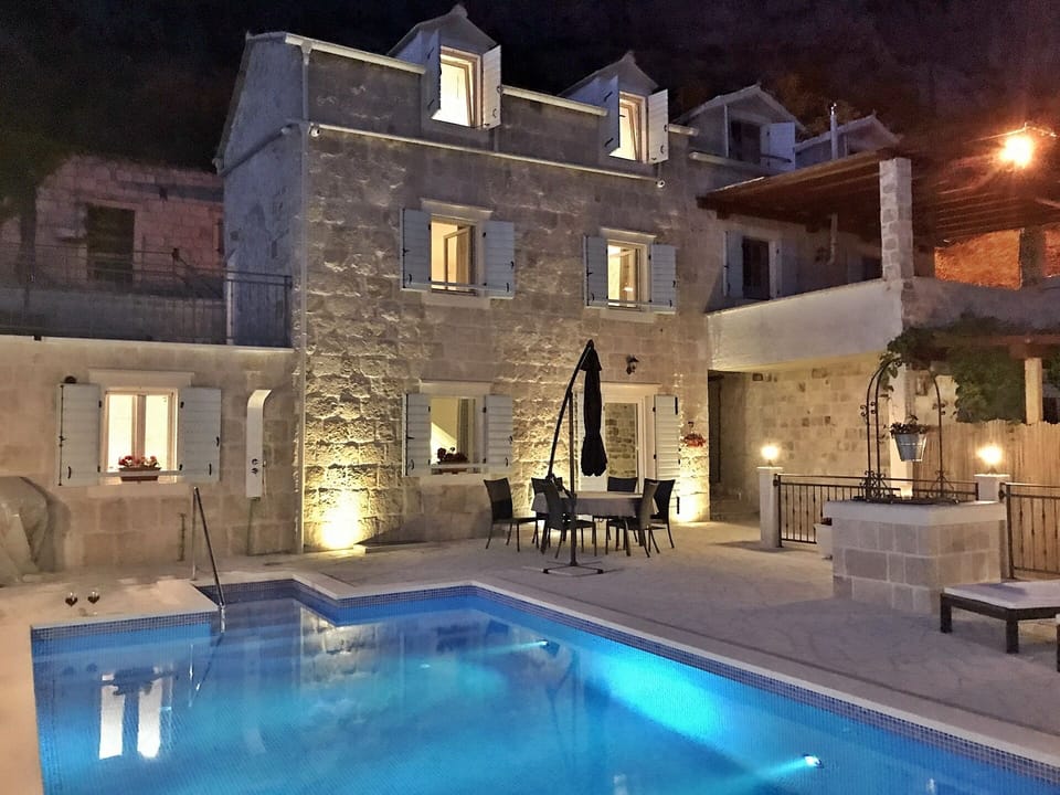 Night view Villa Nareste