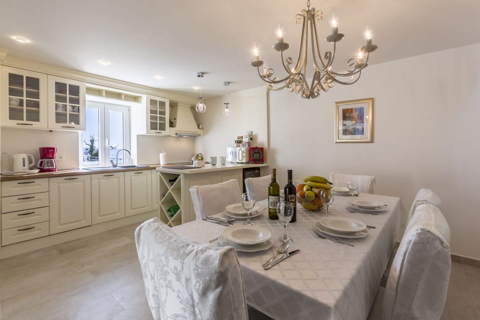 Kitchen & dining room -ground floor