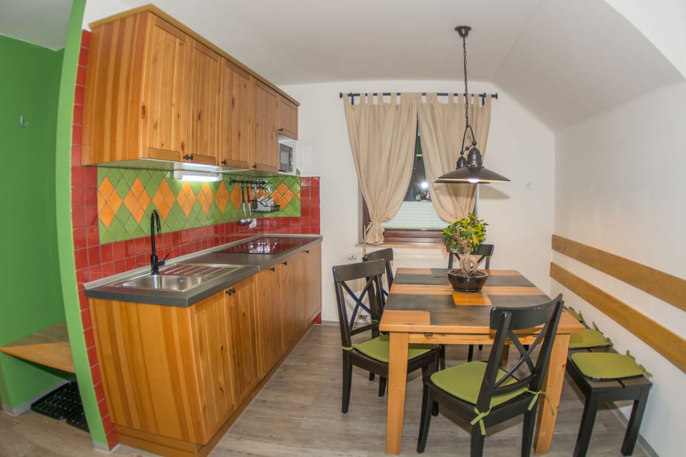 kitchen with dinning table