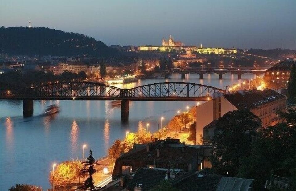 PRAGUE IN THE NIGHT