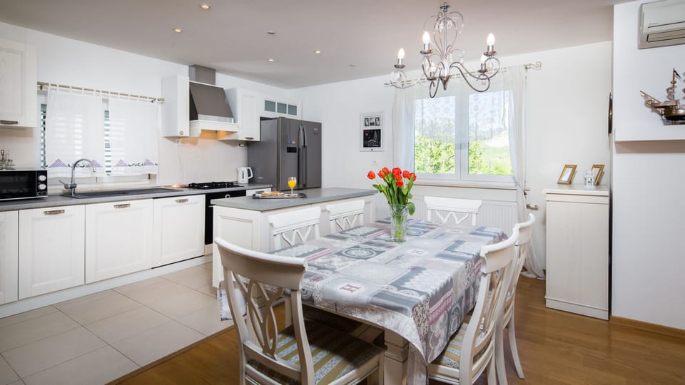 Dinning room & kitchen 
