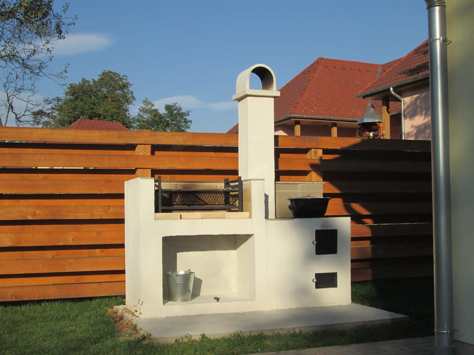 Lower House Outdoor Kitchen