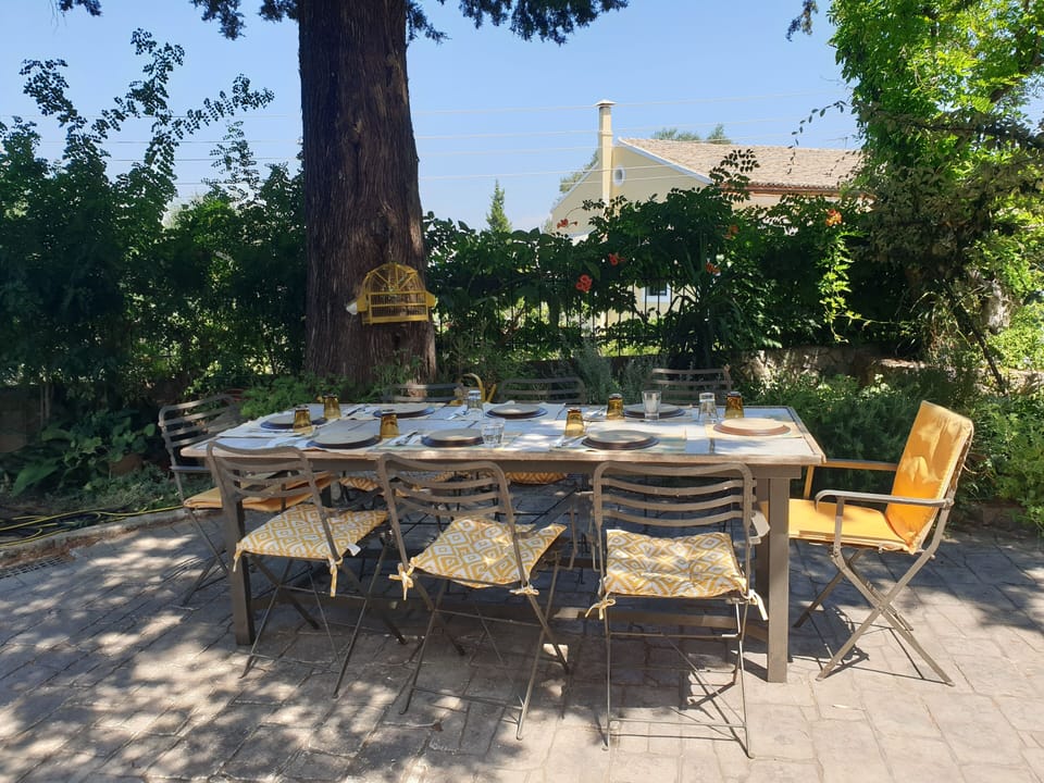 garden dinning area