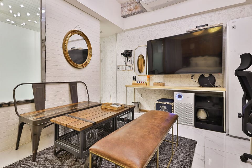 Suite Hinoki | Individually decorated, individually furnished, desk, blackout drapes