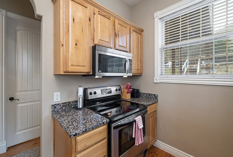 Full Kitchen Area