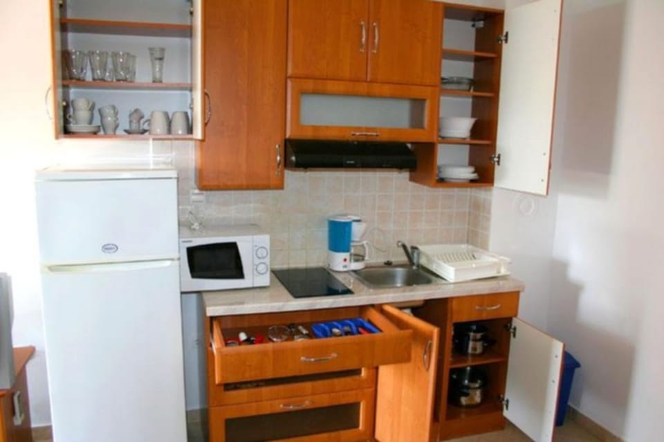 Kitchen fully equipped 