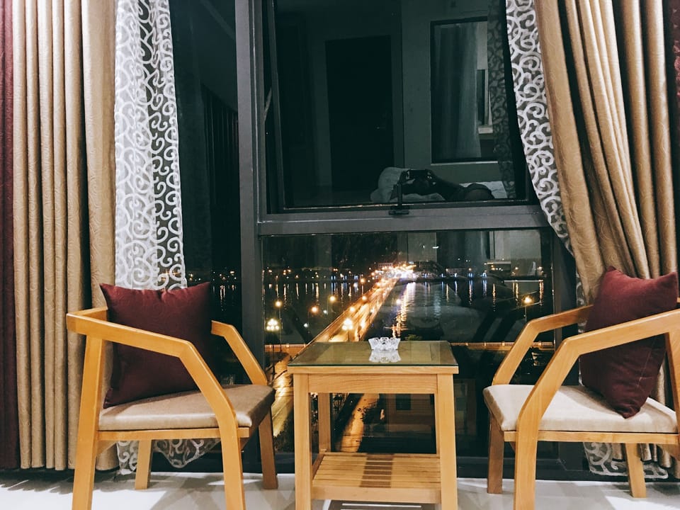 Superior Twin Room, 1 Bedroom, Non Smoking, City View | Minibar, in-room safe, desk, soundproofing