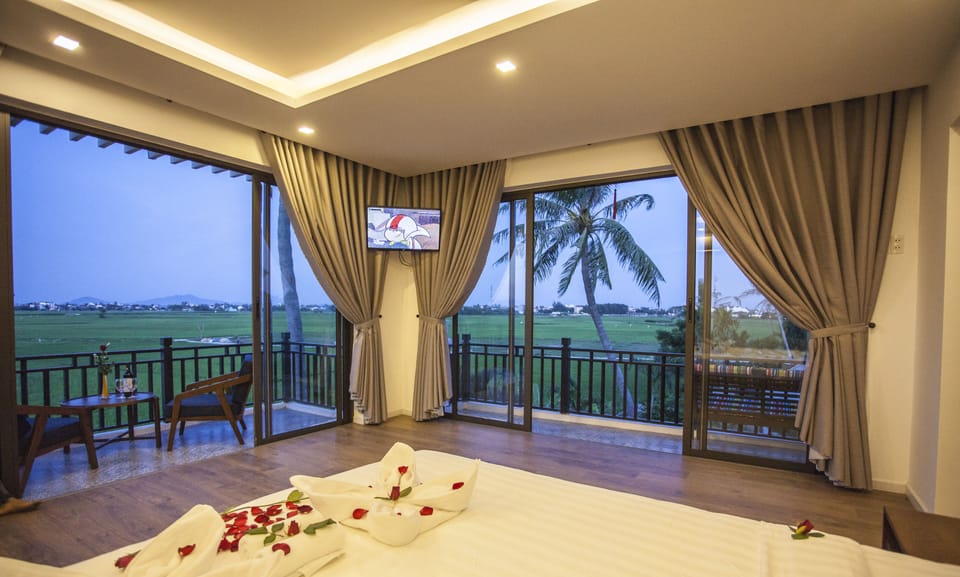 Deluxe Double Room, Garden View | Premium bedding, free minibar items, in-room safe, desk
