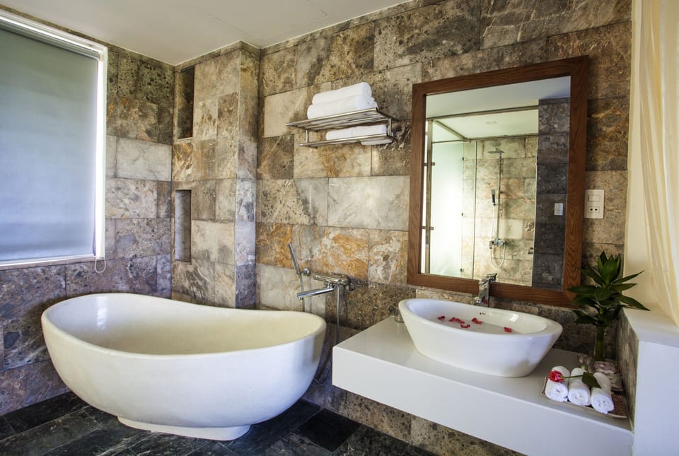 Grand Suite, Connecting Rooms | Bathroom amenities | Free toiletries, hair dryer, bathrobes, slippers