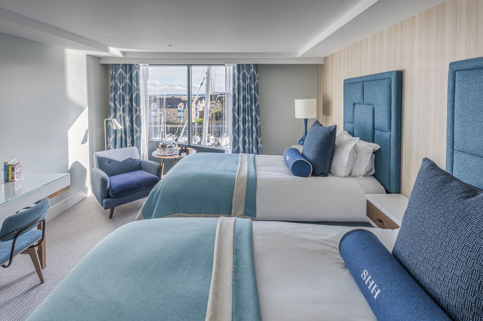 Standard Twin Room | Minibar, in-room safe, desk, laptop workspace