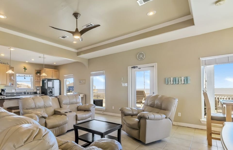 House, 3 Bedrooms | Living area | Smart TV, DVD player, streaming services
