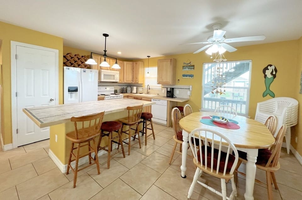 House, 2 Bedrooms | Private kitchen | Fridge, microwave, dishwasher, coffee/tea maker