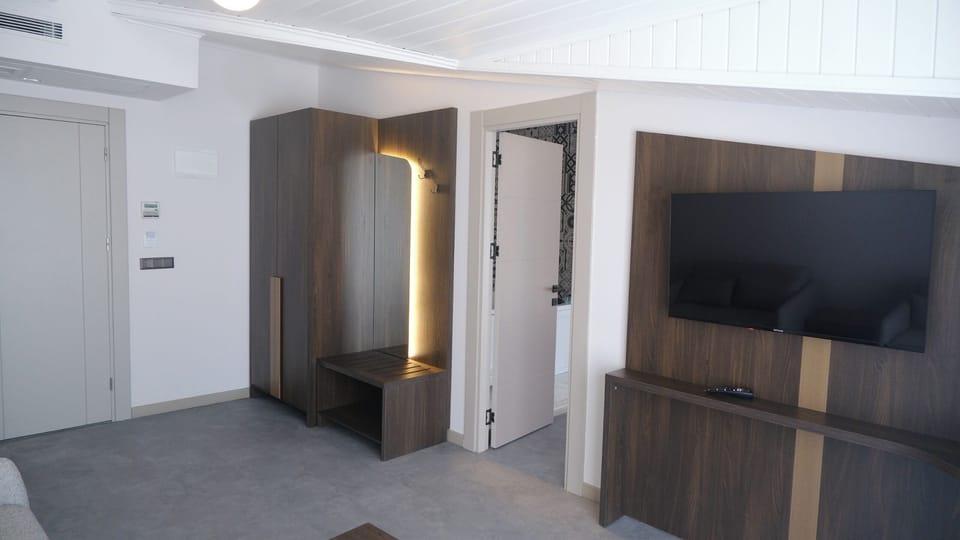 Suite | Premium bedding, in-room safe, desk, soundproofing