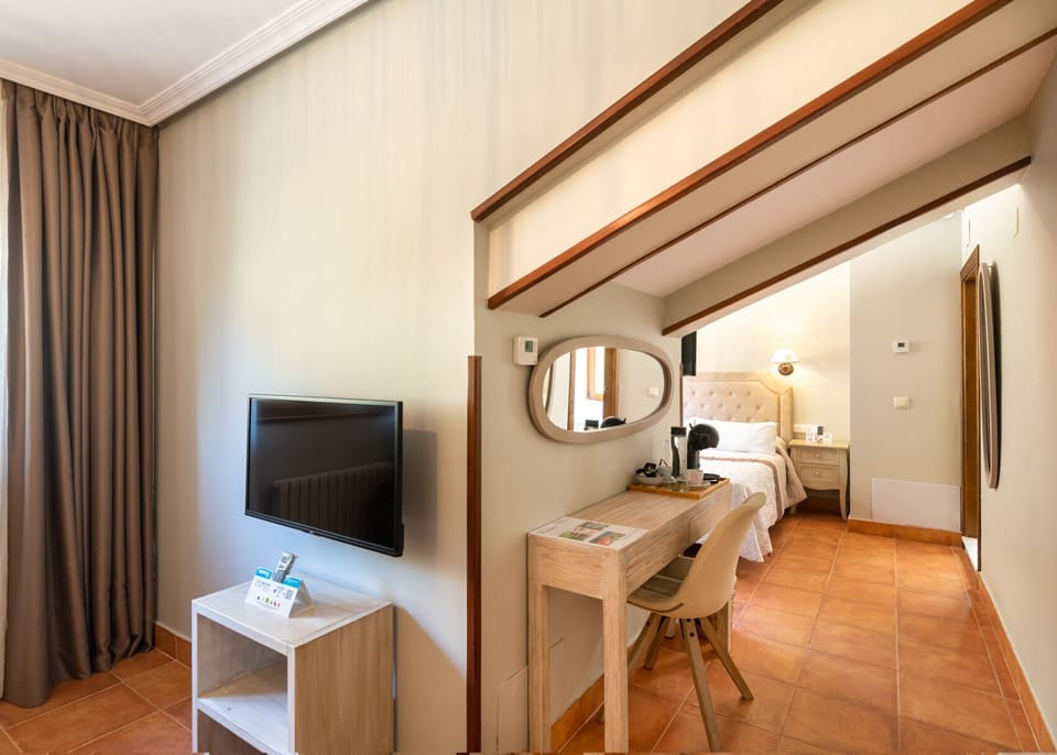 Standard Double or Twin Room | In-room safe, desk, free WiFi, bed sheets