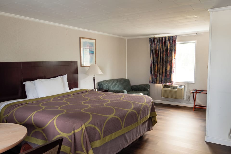 Standard Single Room | Iron/ironing board, WiFi (free), bed sheets