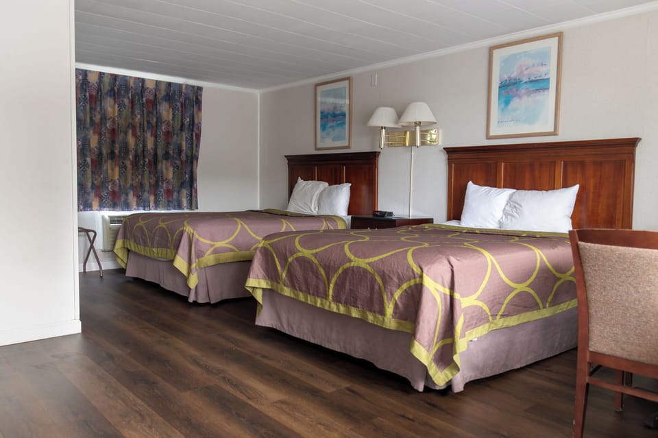 Standard Double Room | Iron/ironing board, WiFi (free), bed sheets