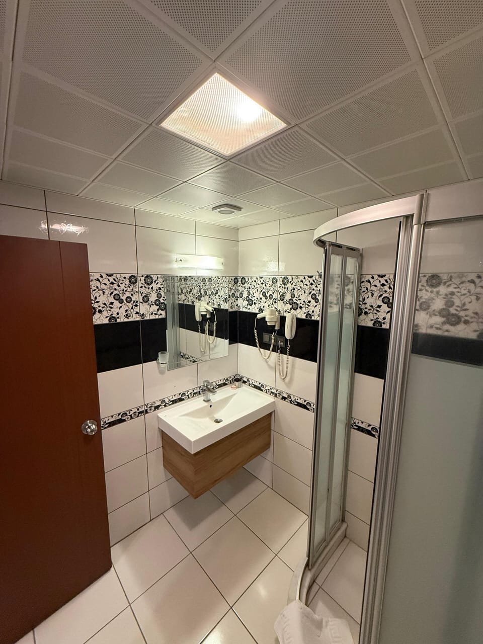 Standard Double or Twin Room | Bathroom sink