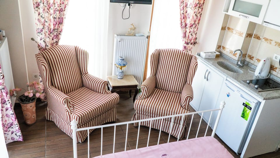 Deluxe Double Room, 1 Double Bed, Sea View | Premium bedding, down comforters, Select Comfort beds, minibar