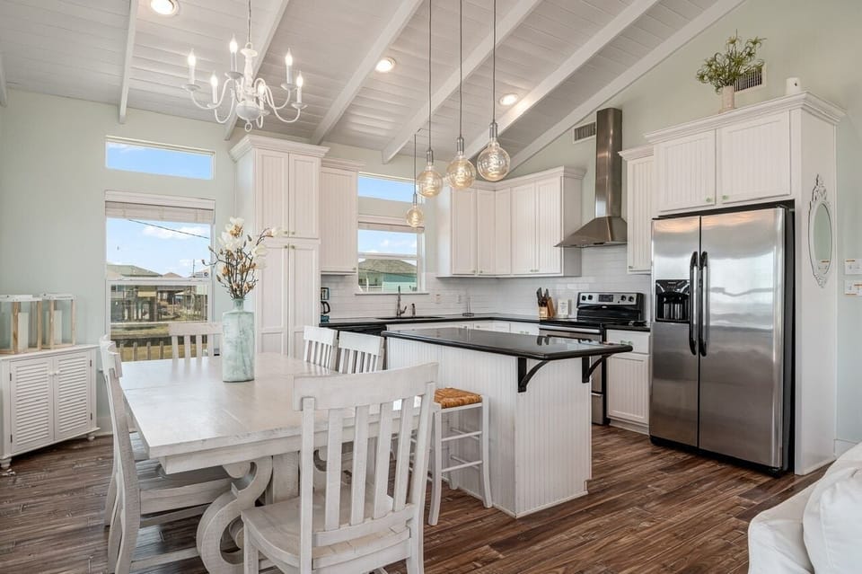 House, 3 Bedrooms | Private kitchen | Fridge, microwave, coffee/tea maker, toaster