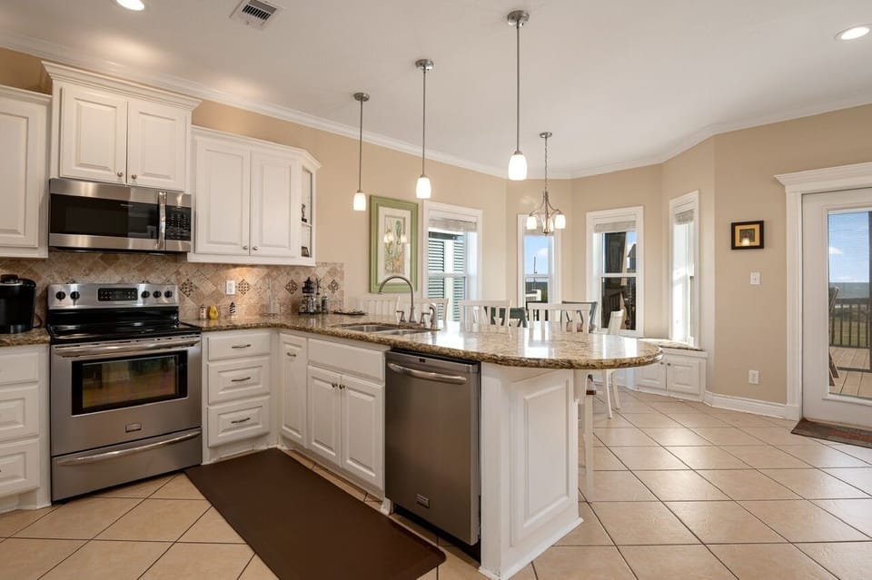 House, 3 Bedrooms | Private kitchen | Fridge, dishwasher, coffee/tea maker, electric kettle